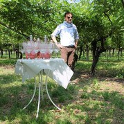 Guiseppe Fugatti mit uns im Weinberg